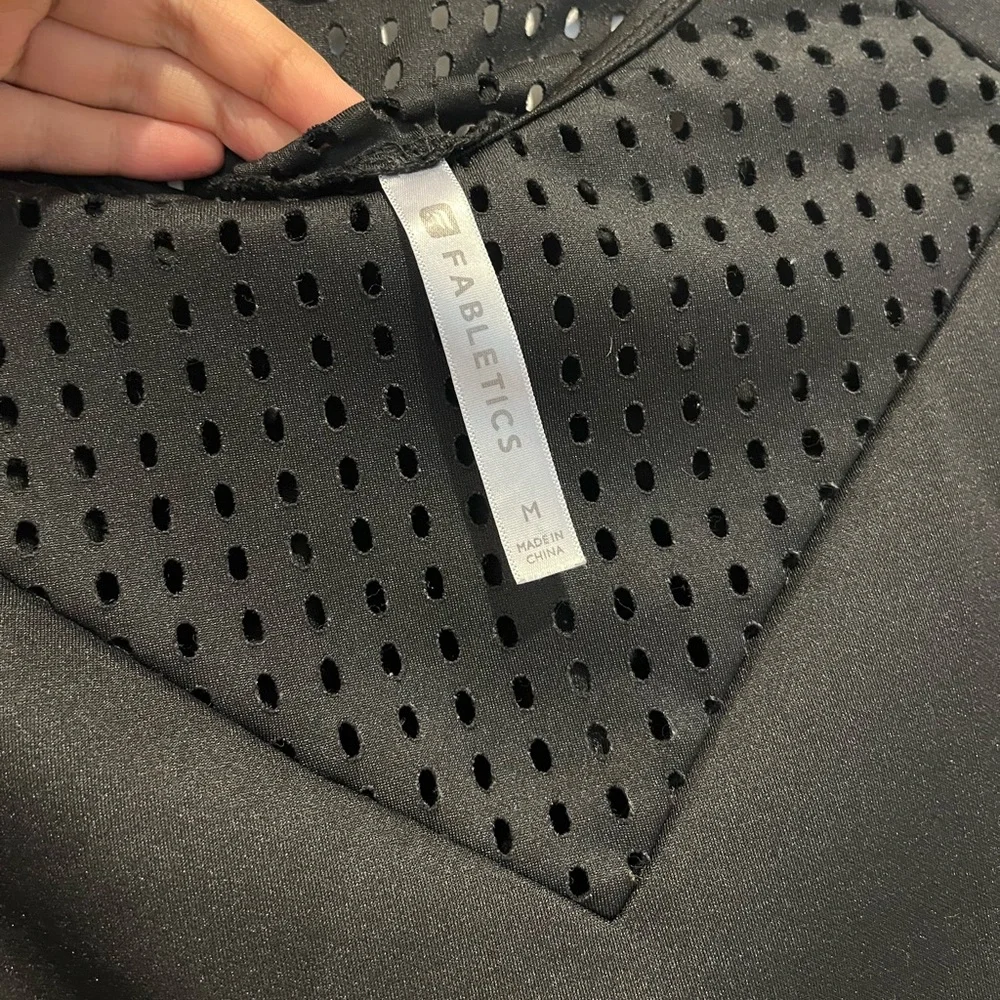 Fabletics Black Tilly Sweatshirt Workout Top Size Medium - Picture 6 of 8